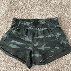 Athleta Mesh Printed Racer Run Short Size XS